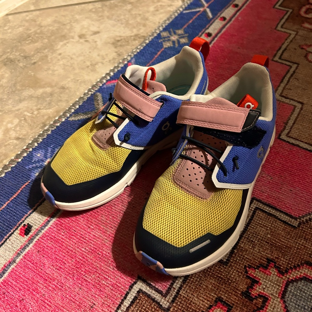Kids ON cloud Sneakers